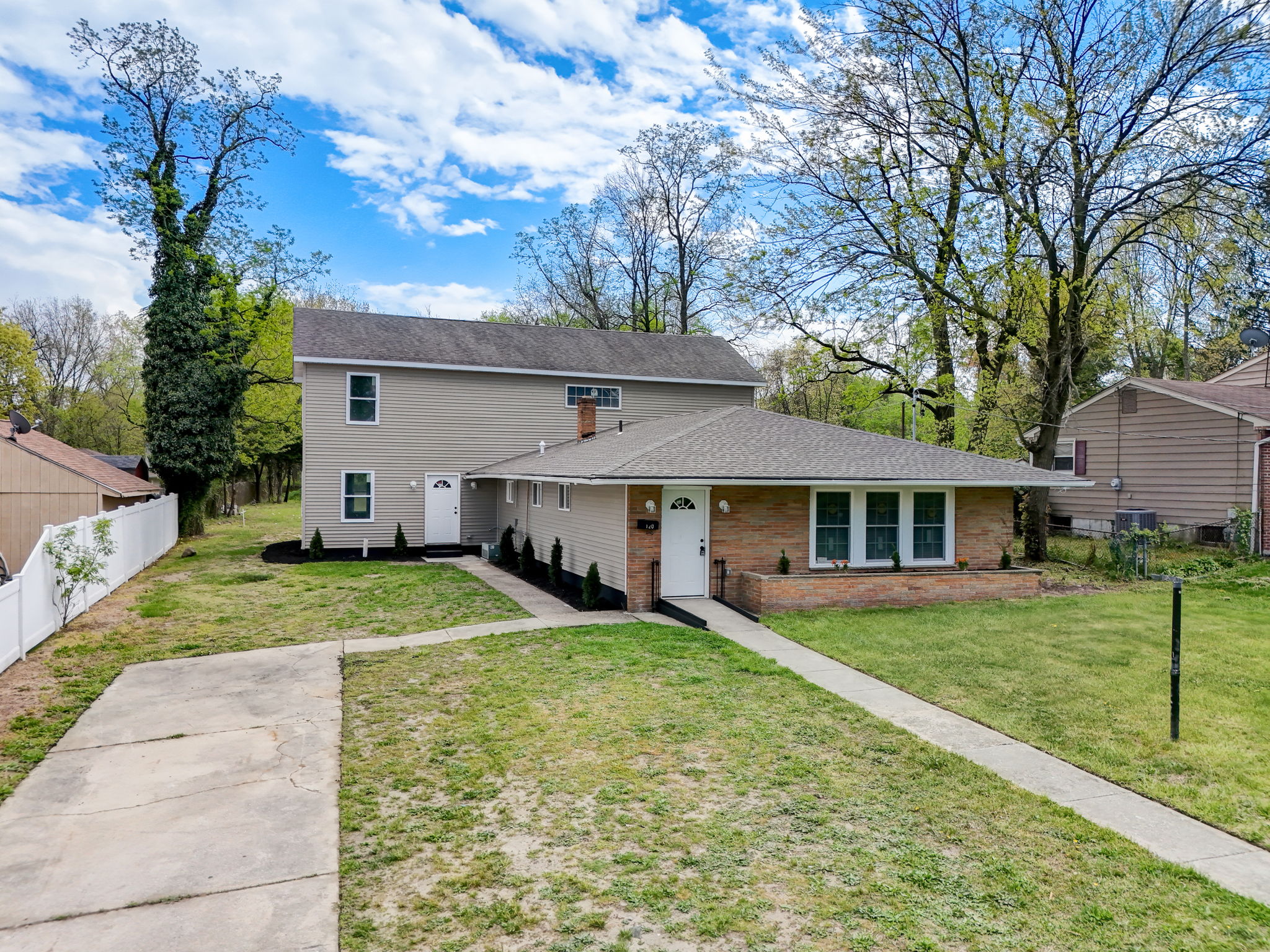 E Oak Ave-049