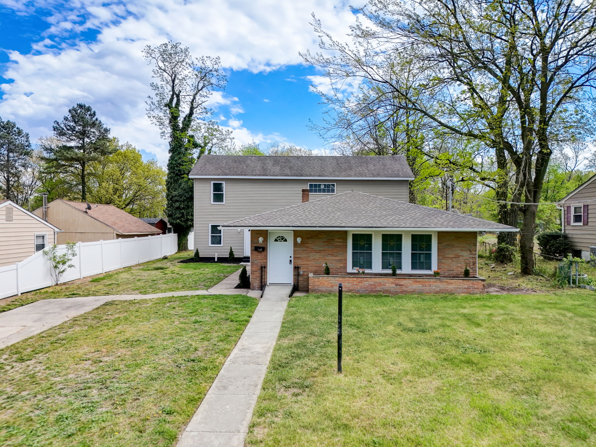 E Oak Ave-050
