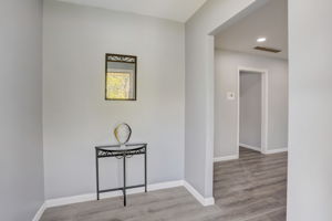 E Oak Ave-004
