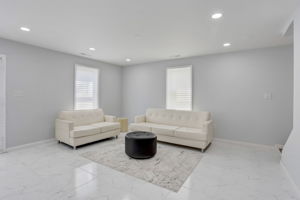 E Oak Ave-006