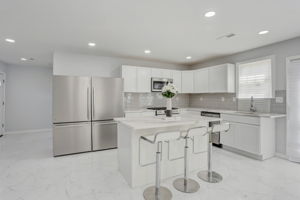 E Oak Ave-009