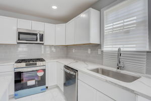 E Oak Ave-013