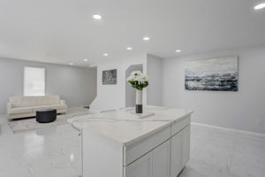 E Oak Ave-014