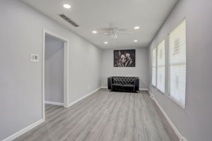 E Oak Ave-015