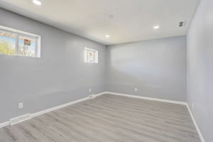 E Oak Ave-018