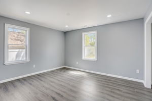 E Oak Ave-028
