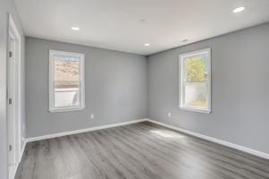 E Oak Ave-030