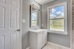 E Oak Ave-034