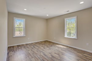 E Oak Ave-036