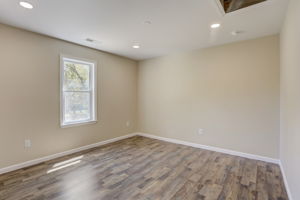 E Oak Ave-038