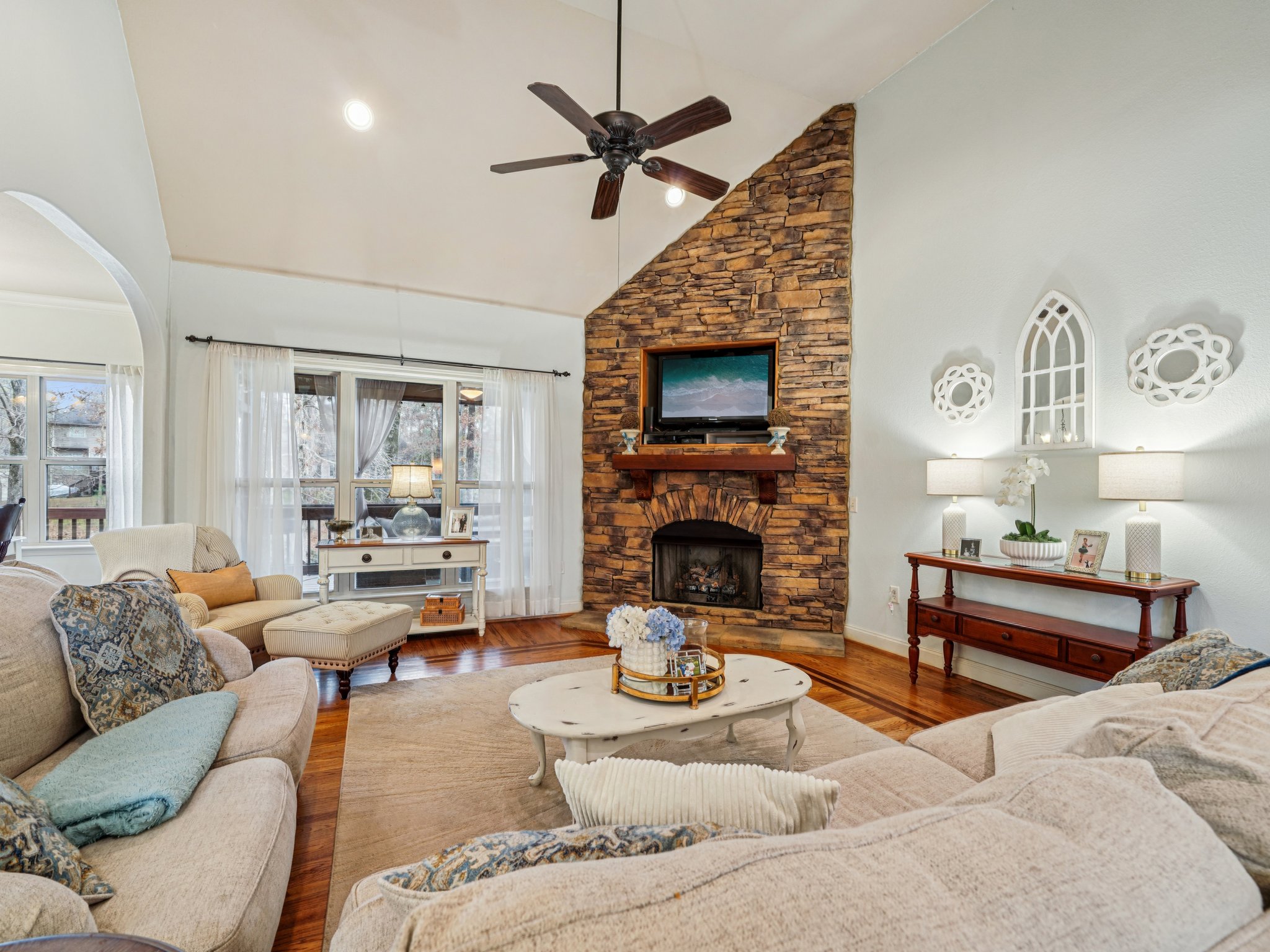 Flagstone Dr-S0512-007.jpg