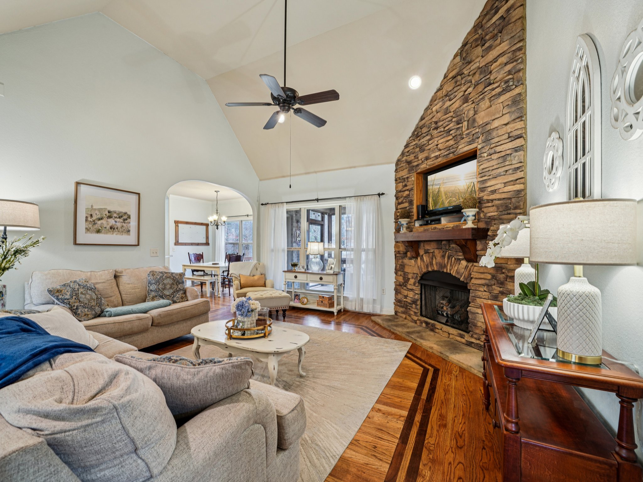 Flagstone Dr-S0512-011.jpg