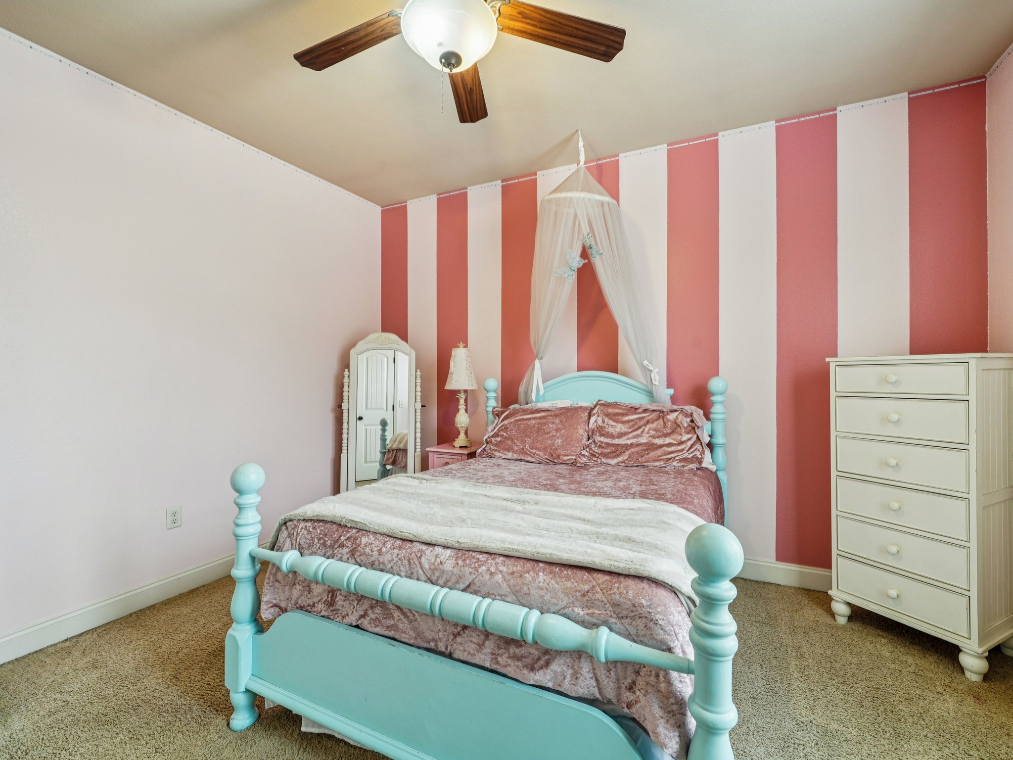 Flagstone Dr-S0512-025.jpg