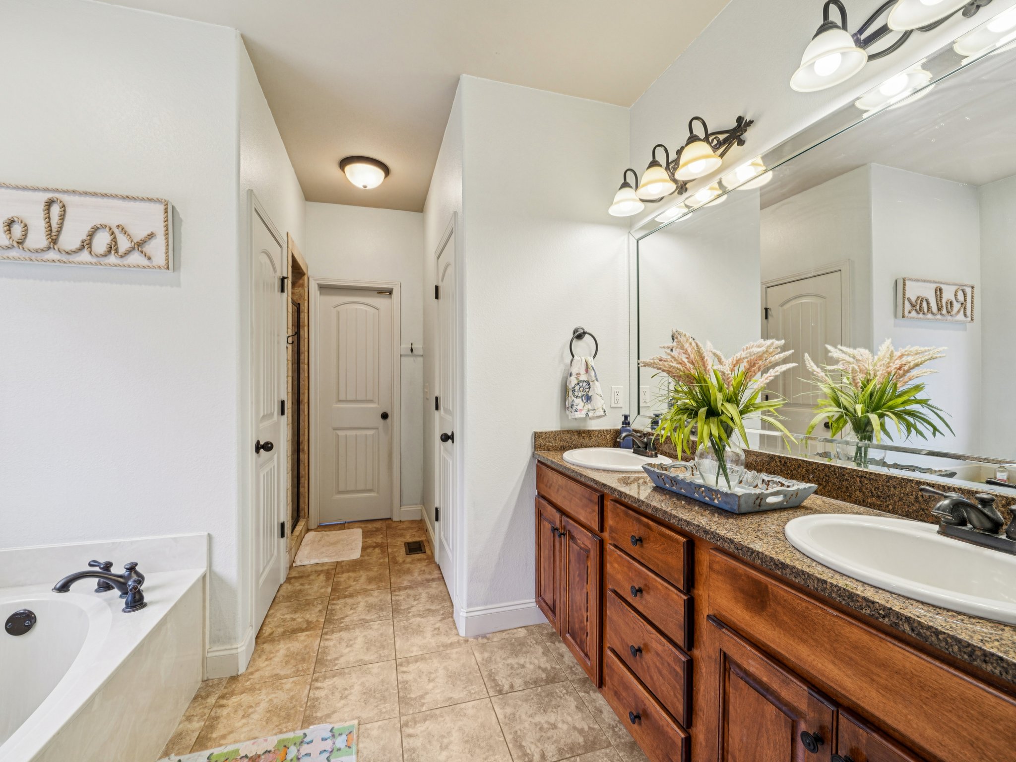 Flagstone Dr-S0512-032.jpg