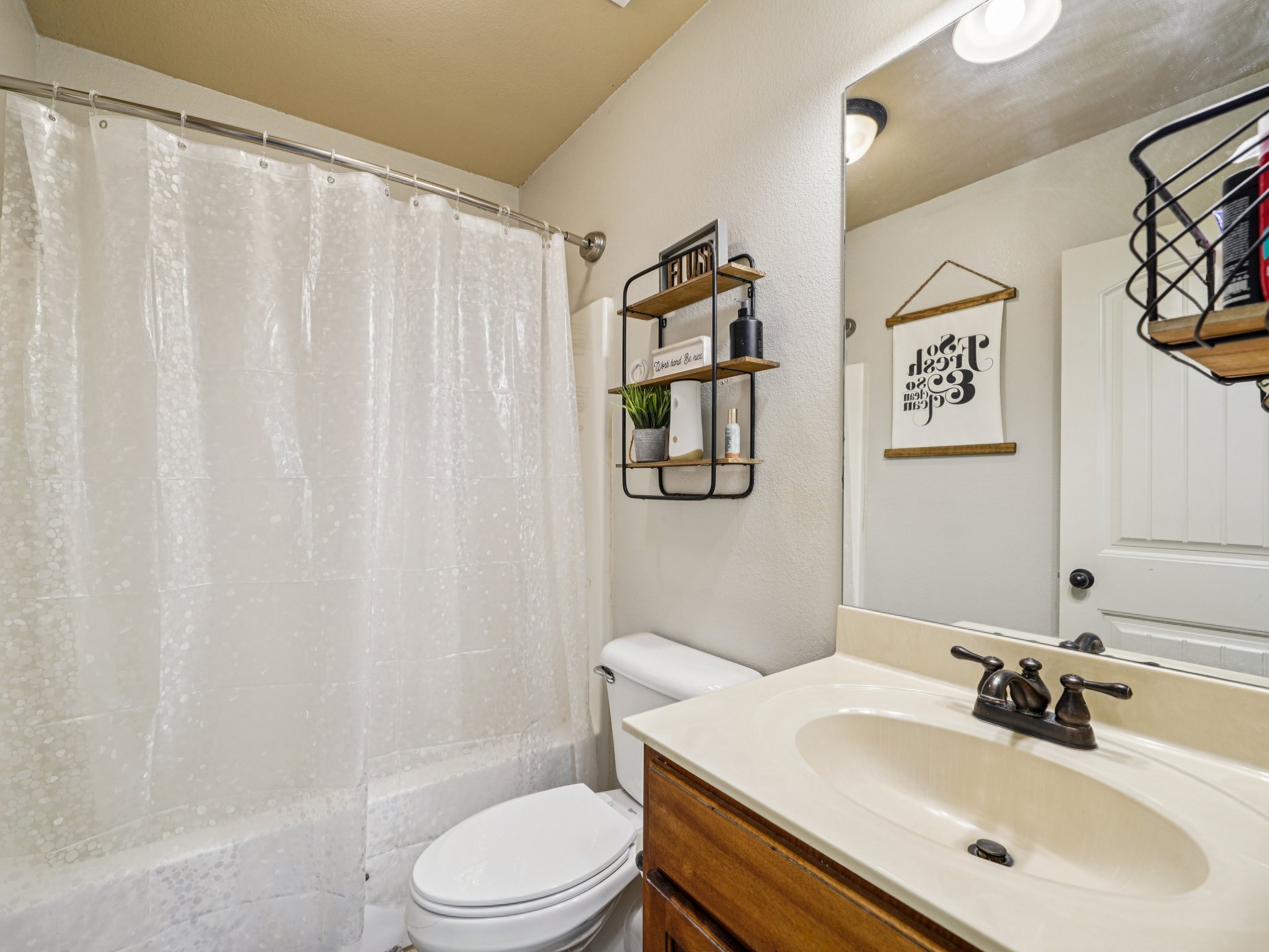 Flagstone Dr-S0512-035.jpg