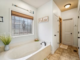 Flagstone Dr-S0512-029.jpg