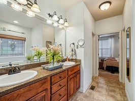 Flagstone Dr-S0512-031.jpg