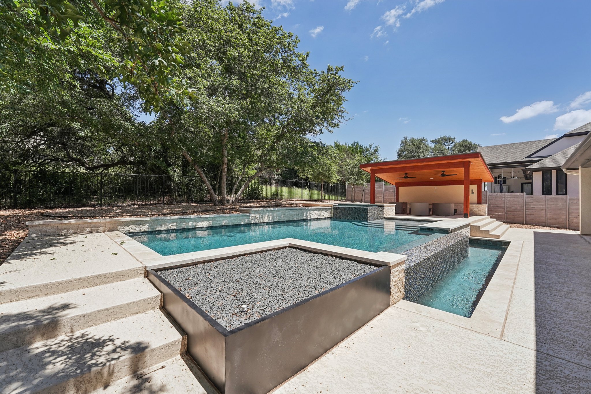 Hollytree Ct-S2407-050.jpg