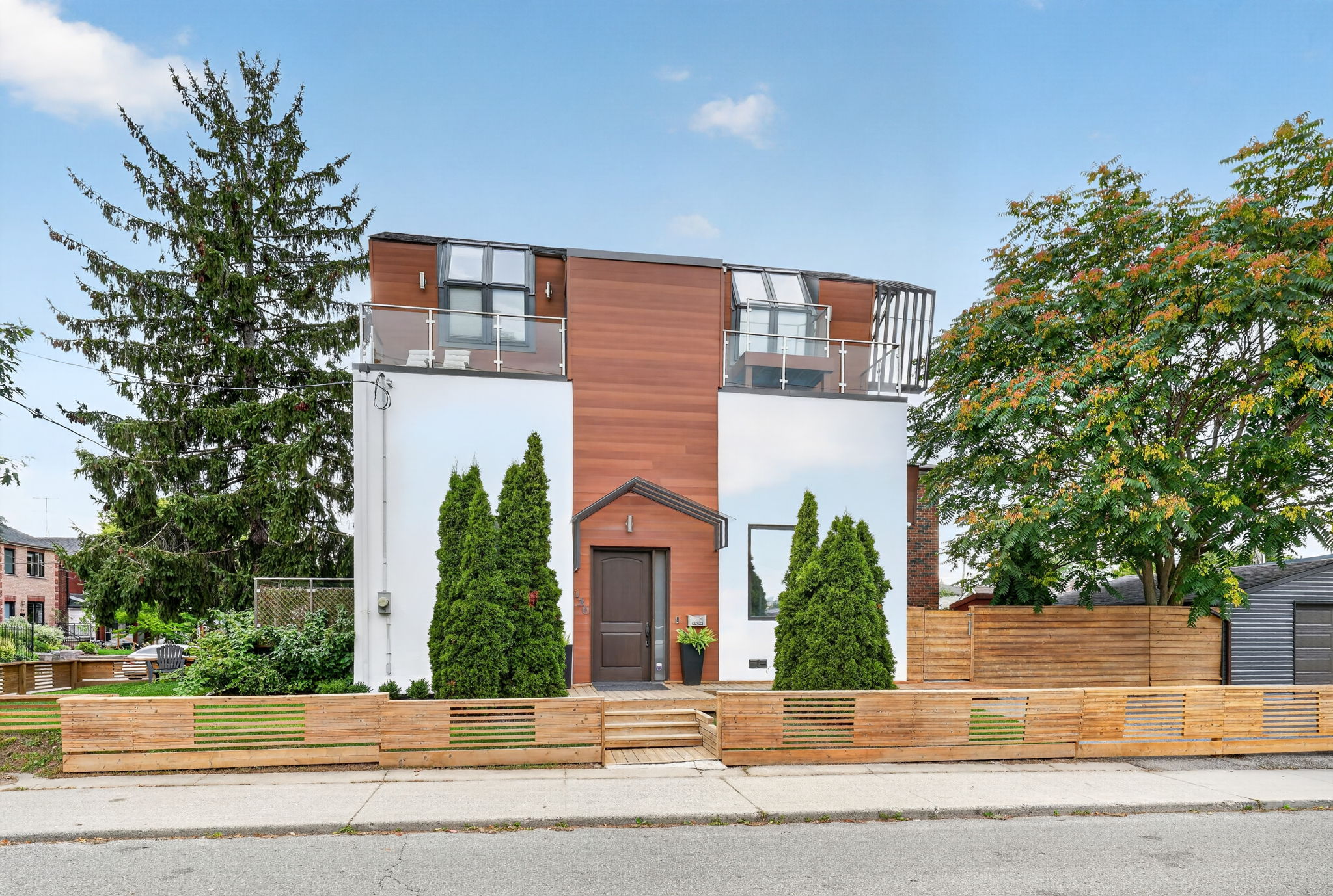 120 Hope St Toronto, ON M6E1K1