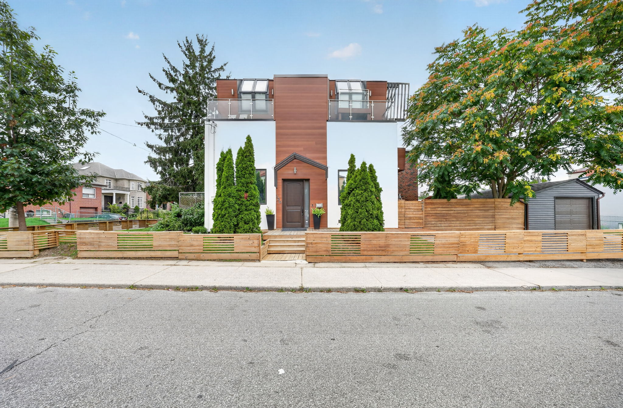 120 Hope St Toronto, ON M6E1K1