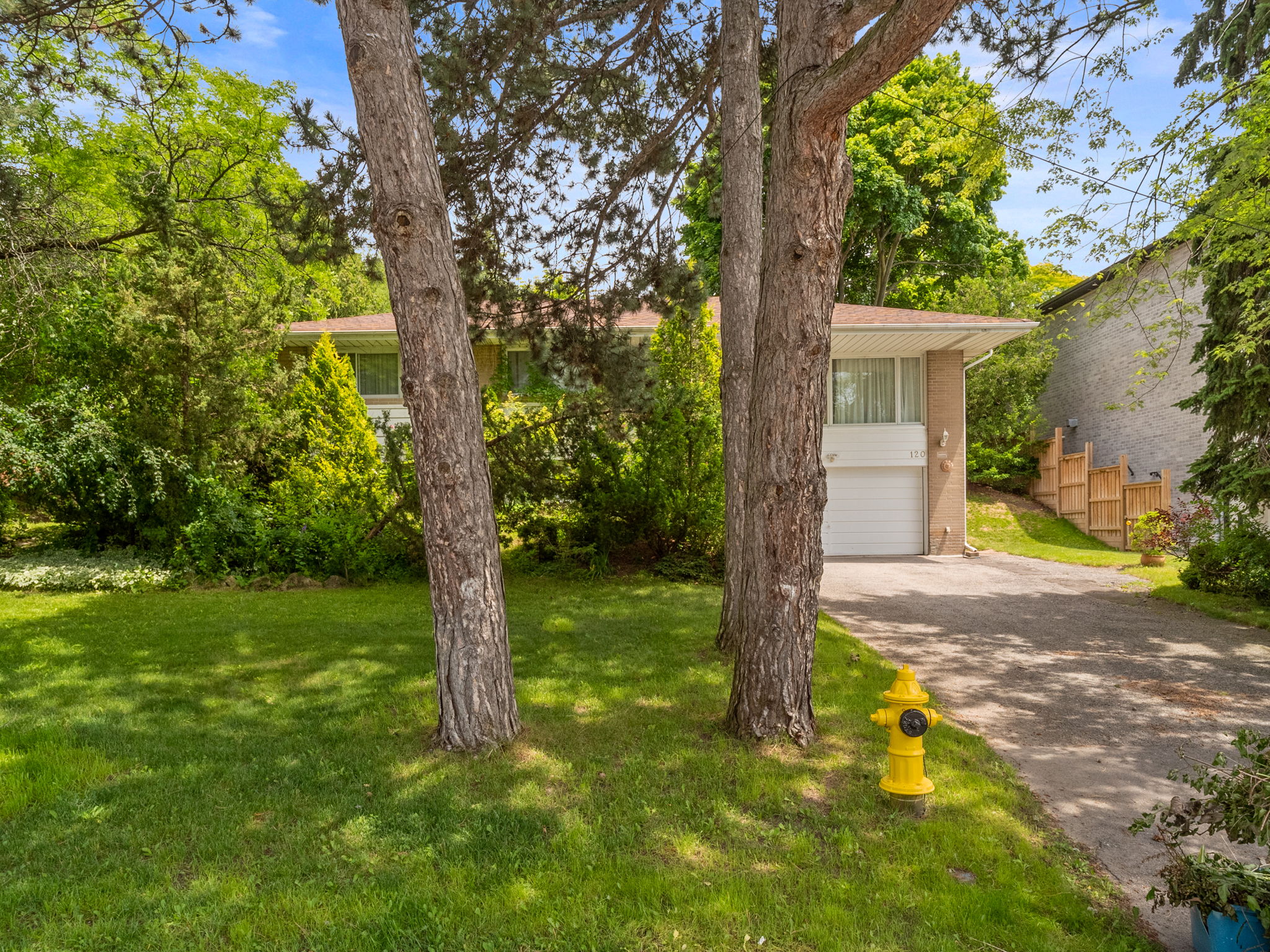 120 Laurentide Dr Toronto, ON M3A 3E5