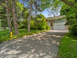 120 Laurentide Dr, Toronto ON — real estate photography by Amazing Photo Video