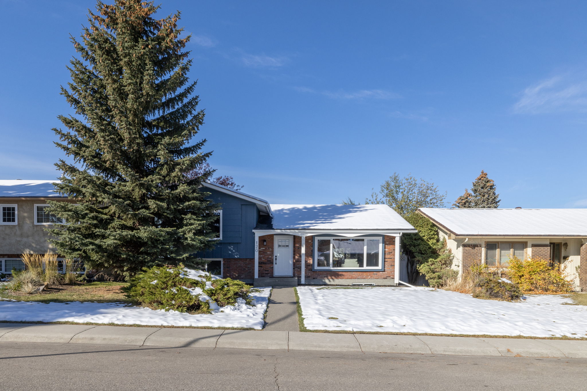 120 Parkglen Crescent SE, Calgary, AB T2J 4M1, Canada Photo 2