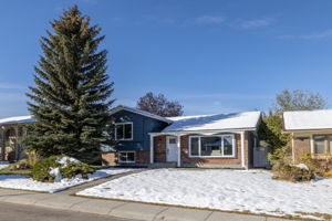 120 Parkglen Crescent SE, Calgary, AB T2J 4M1, Canada Photo 3