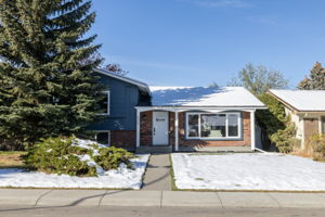 120 Parkglen Crescent SE, Calgary, AB T2J 4M1, Canada Photo 0