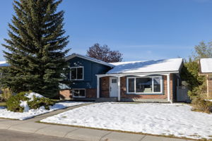 120 Parkglen Crescent SE, Calgary, AB T2J 4M1, Canada Photo 2