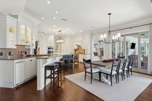 Dining Area/Wet Bar