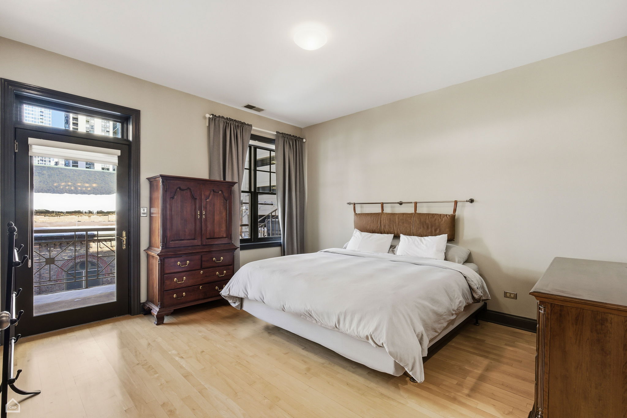 120 W Oak St 4D - Brady Miller_CHP2026_010