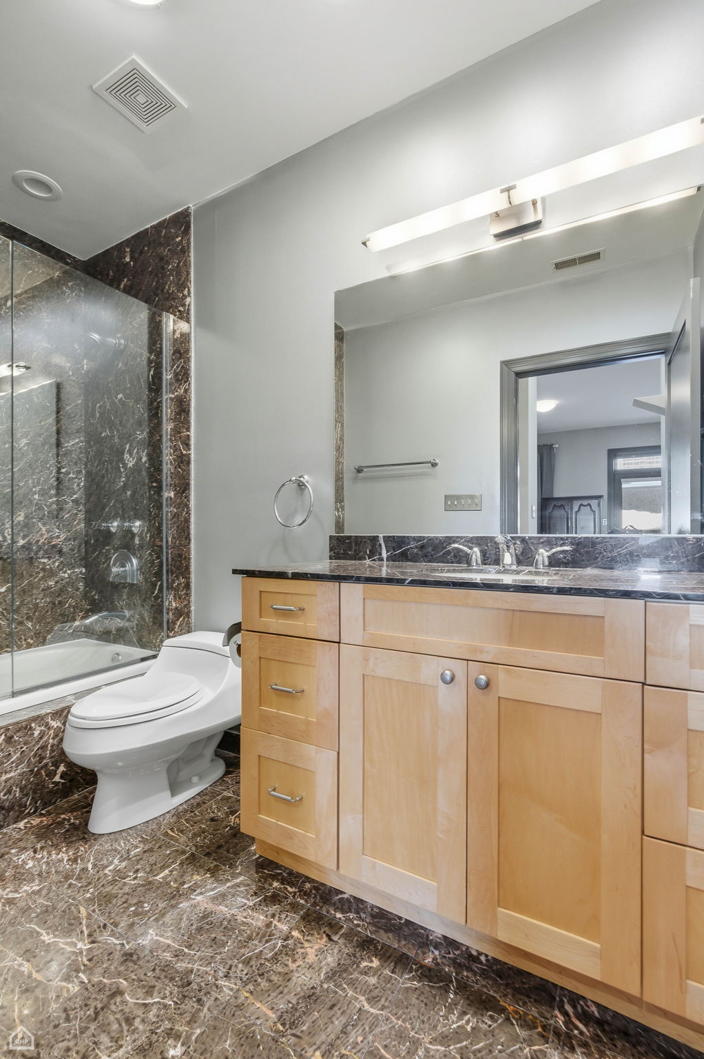 120 W Oak St 4D - Brady Miller_CHP2026_014