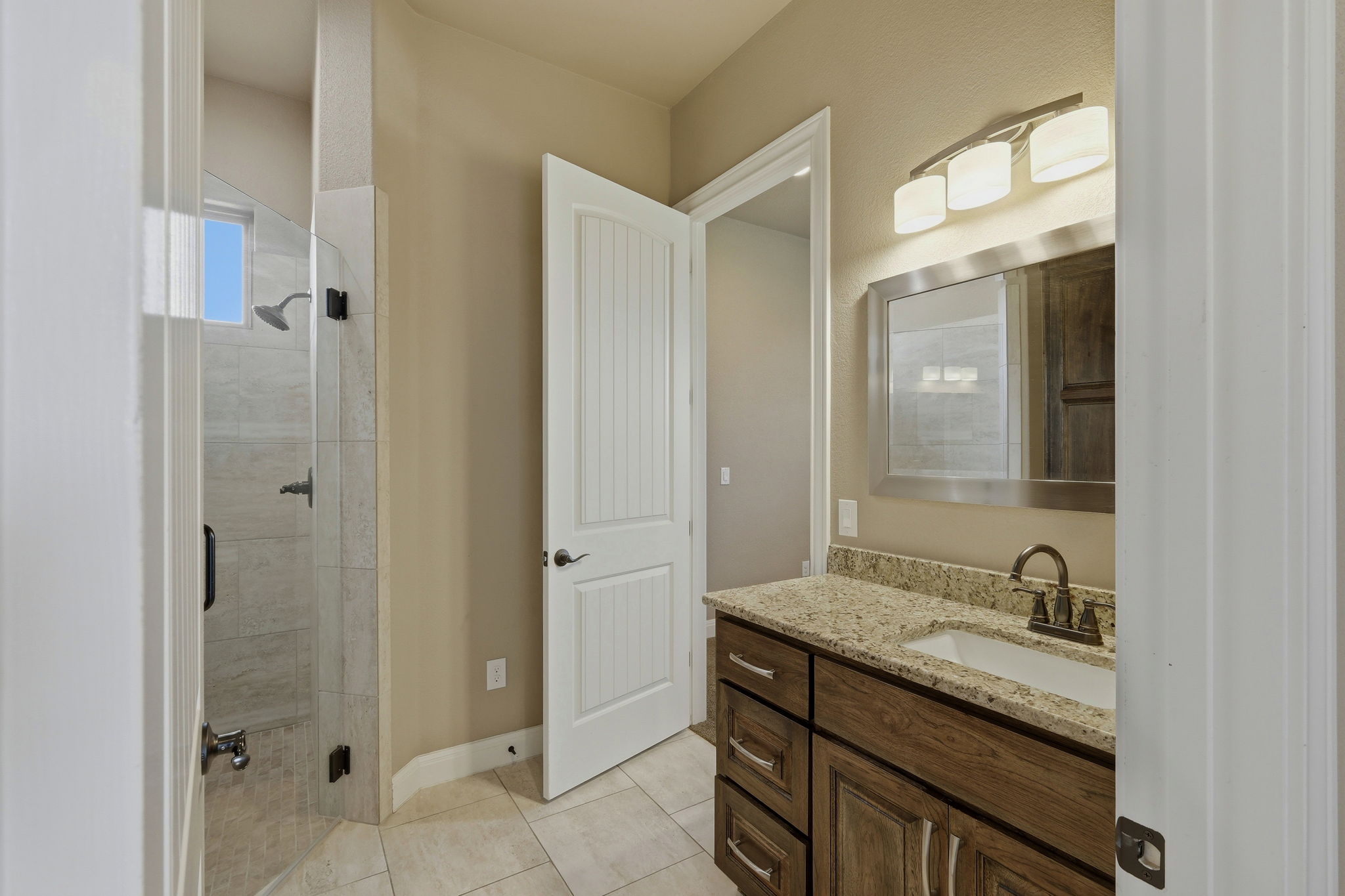 Bath attached to Bedroom4
