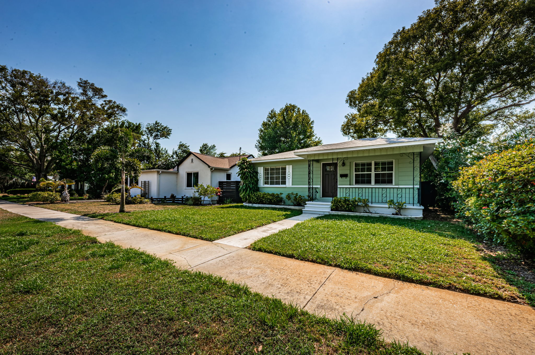 Front Exterior6-2