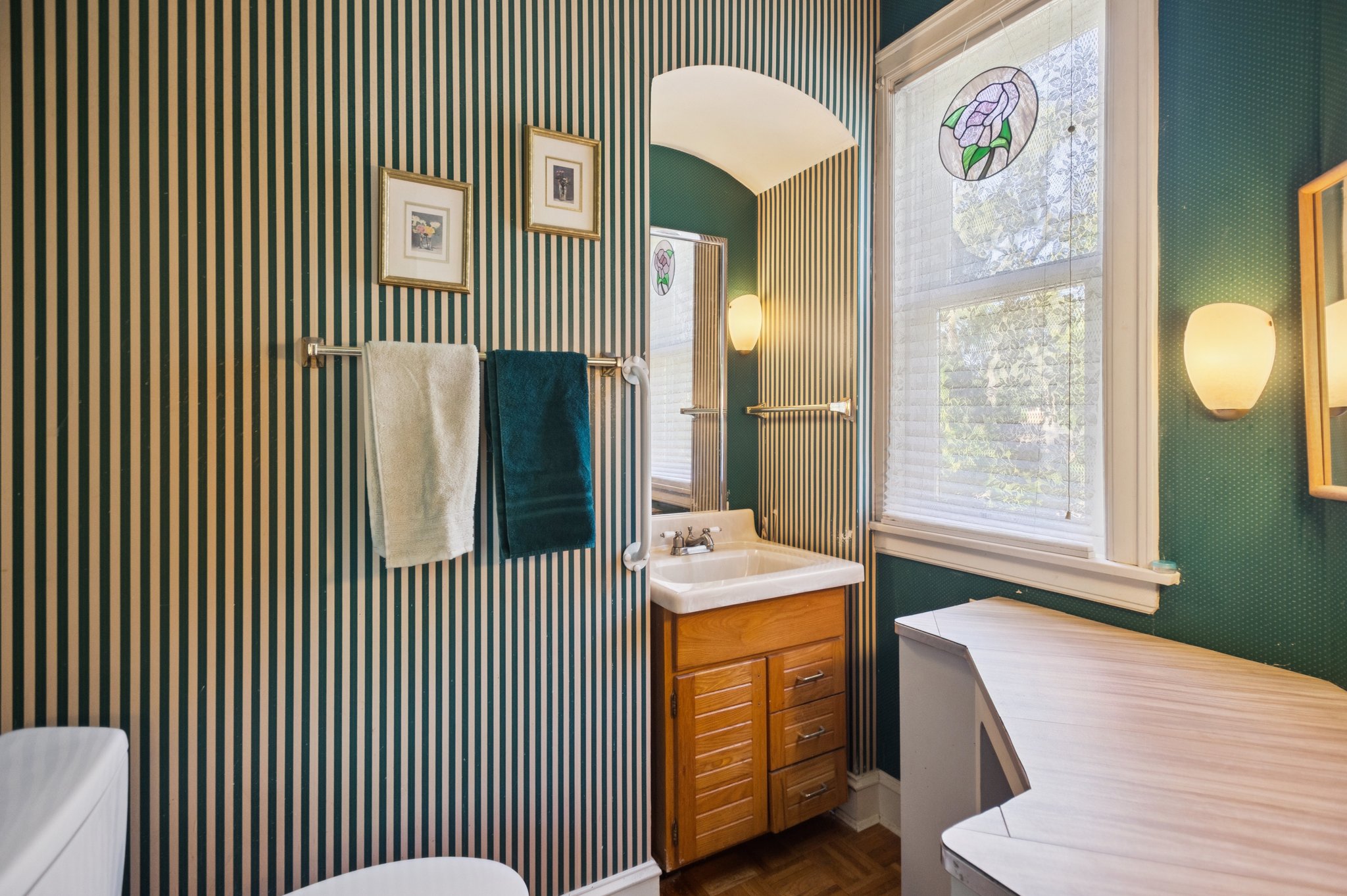 1200 Dobson Primary Bedroom Bathroom