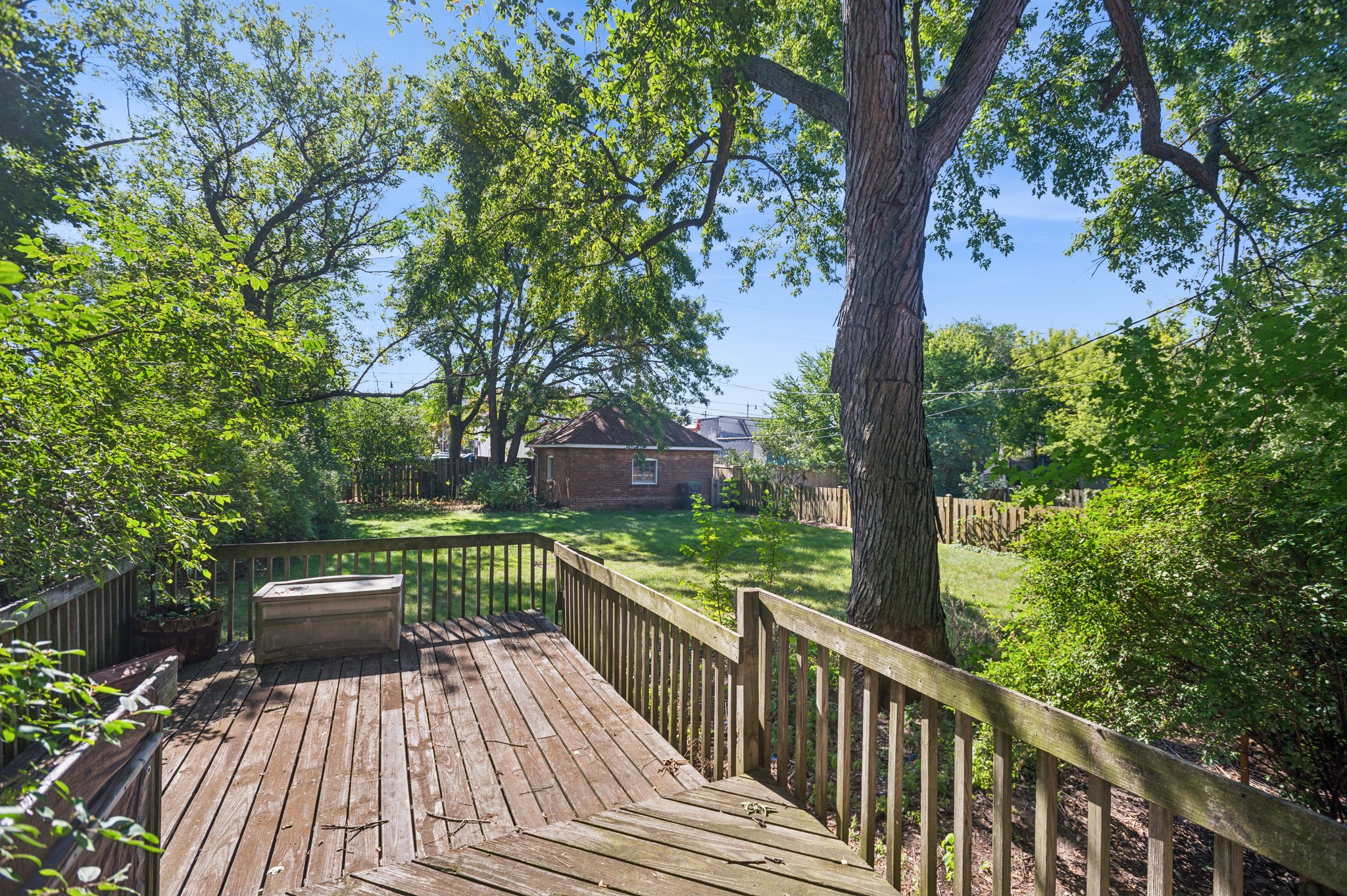 1200 Dobson Deck and Yard