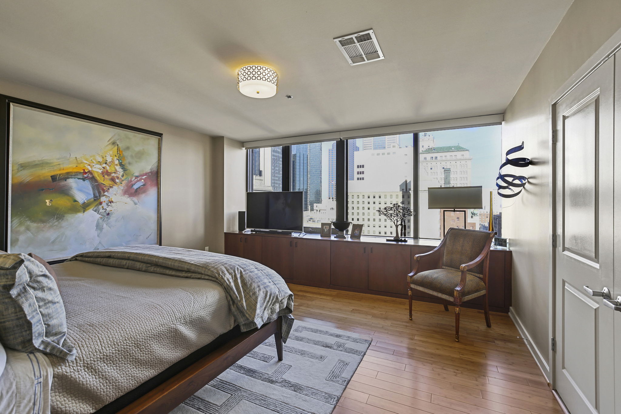 1912 Primary Bedroom • Custom cabinets (below windows) •	2 – Walk-in closets with custom cabinetry