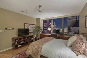 1912 Guest Bedroom Suite •	Custom cabinets (below windows) •	Walk-in closet