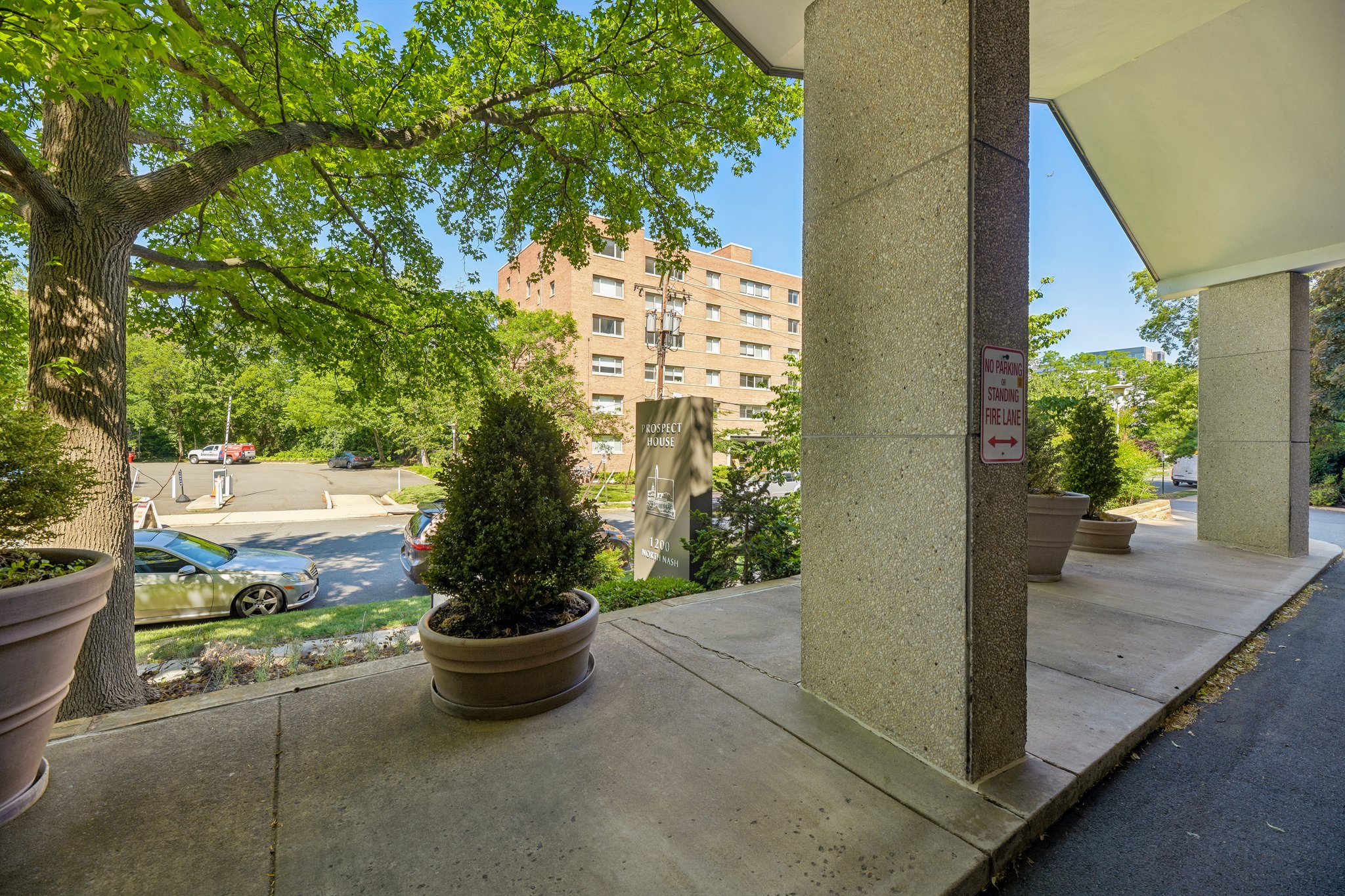N Nash St 1109-S1305-002.jpg