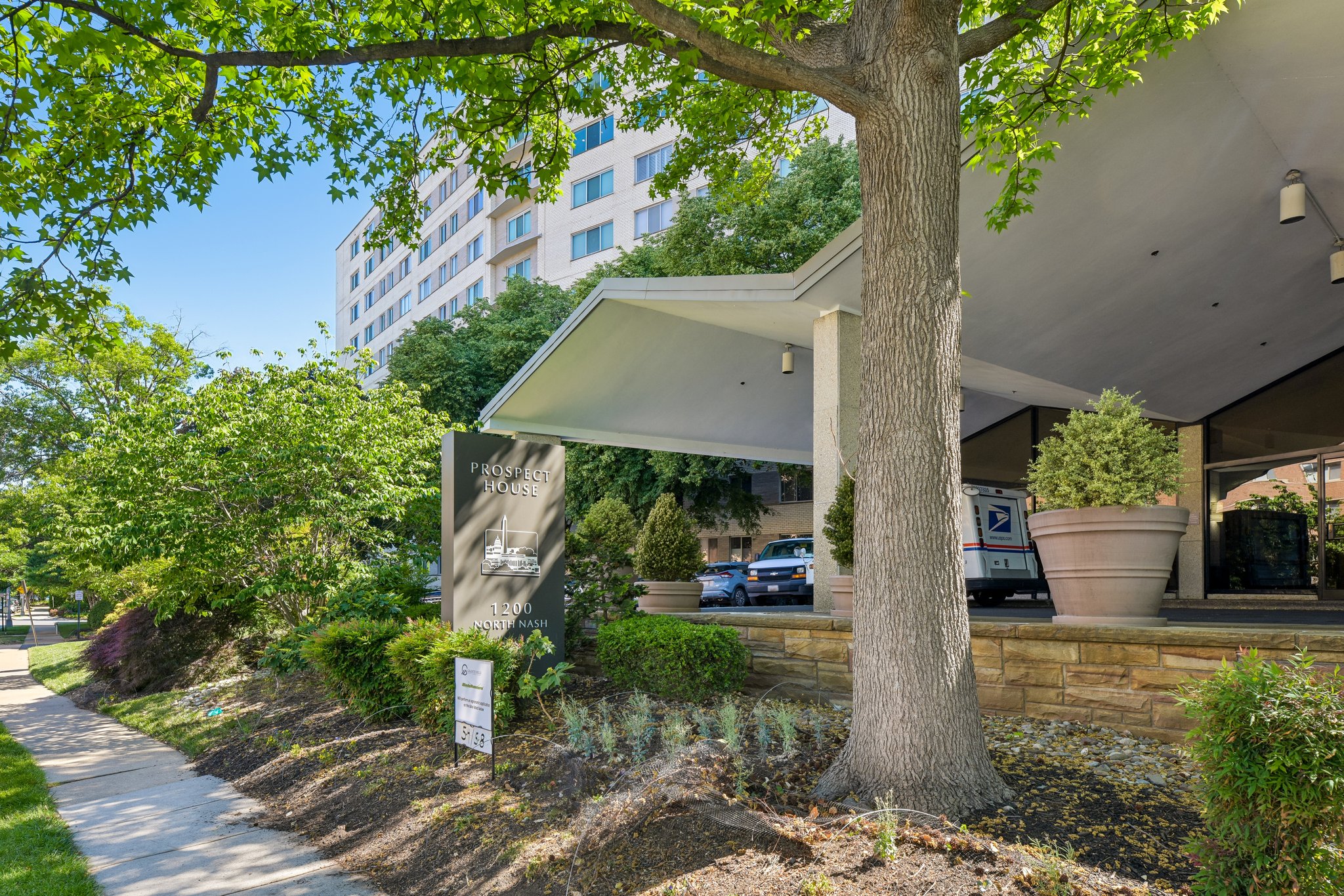 N Nash St 1109-S1305-004.jpg