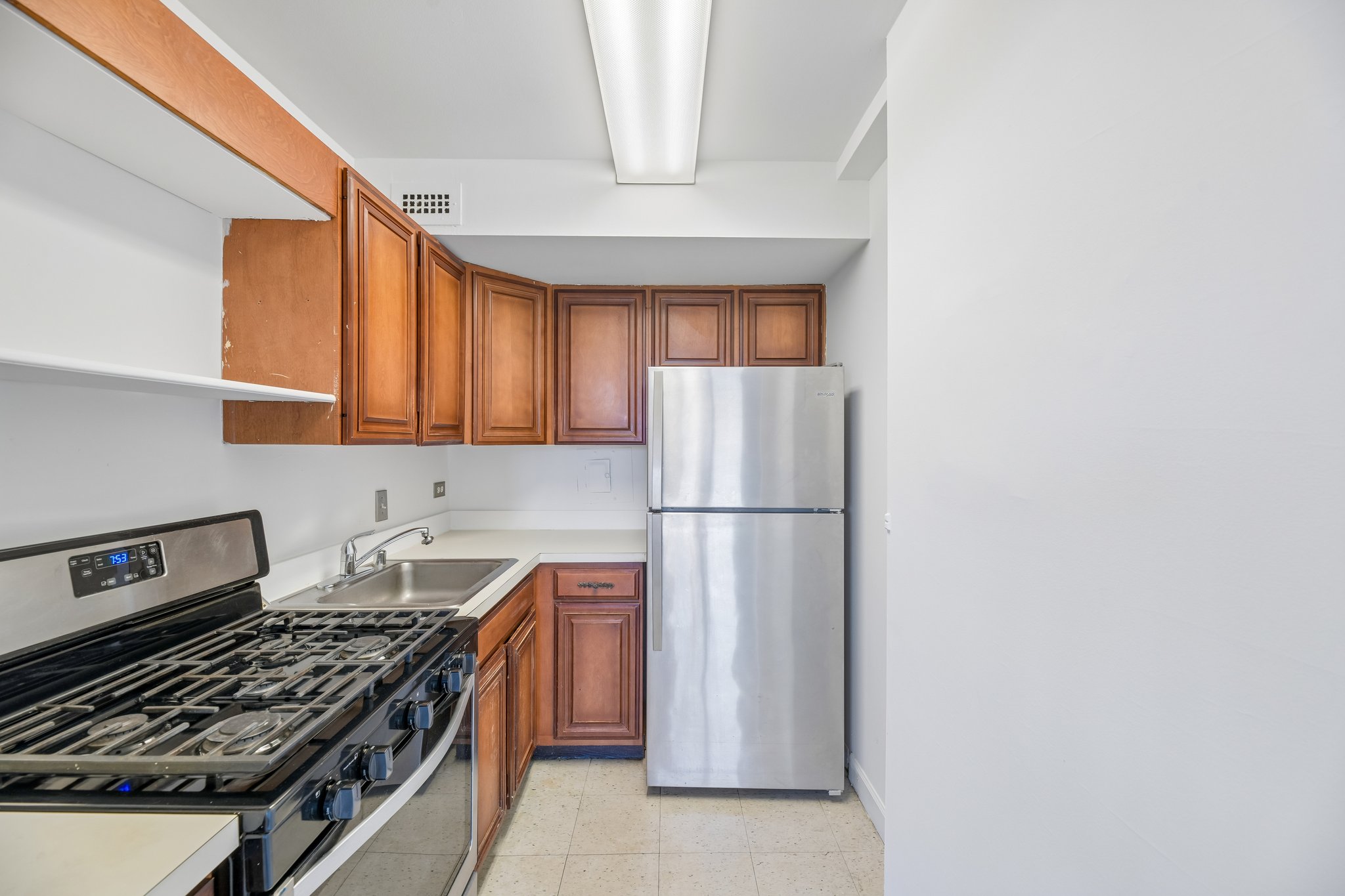 N Nash St 1109-S1305-018.jpg