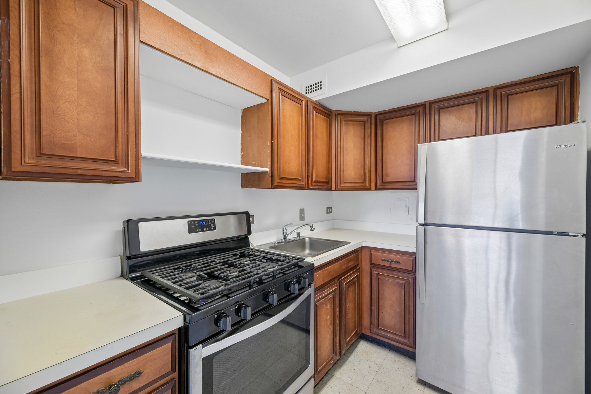 N Nash St 1109-S1305-019.jpg