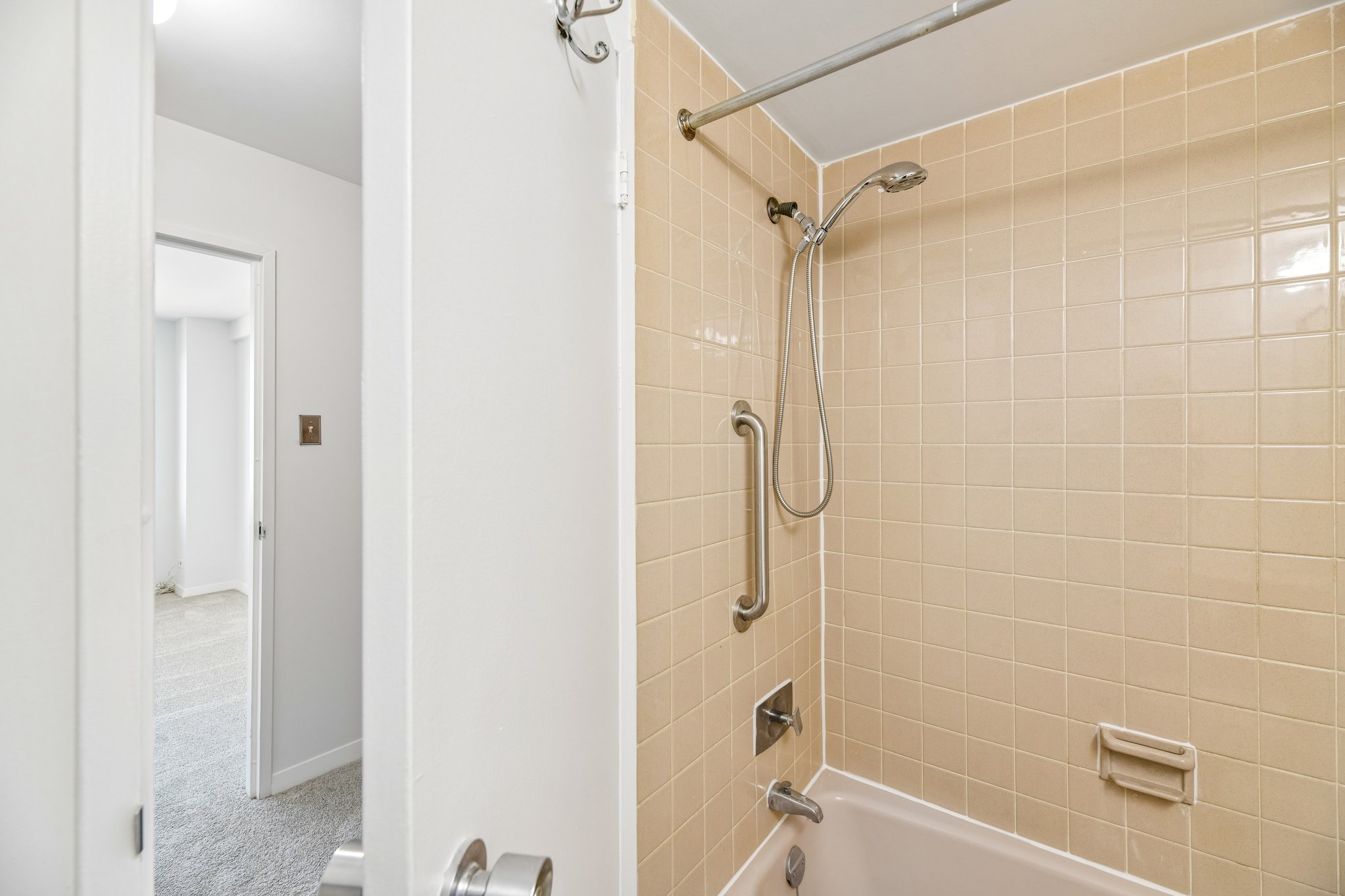 N Nash St 1109-S1305-029.jpg
