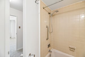N Nash St 1109-S1305-029.jpg