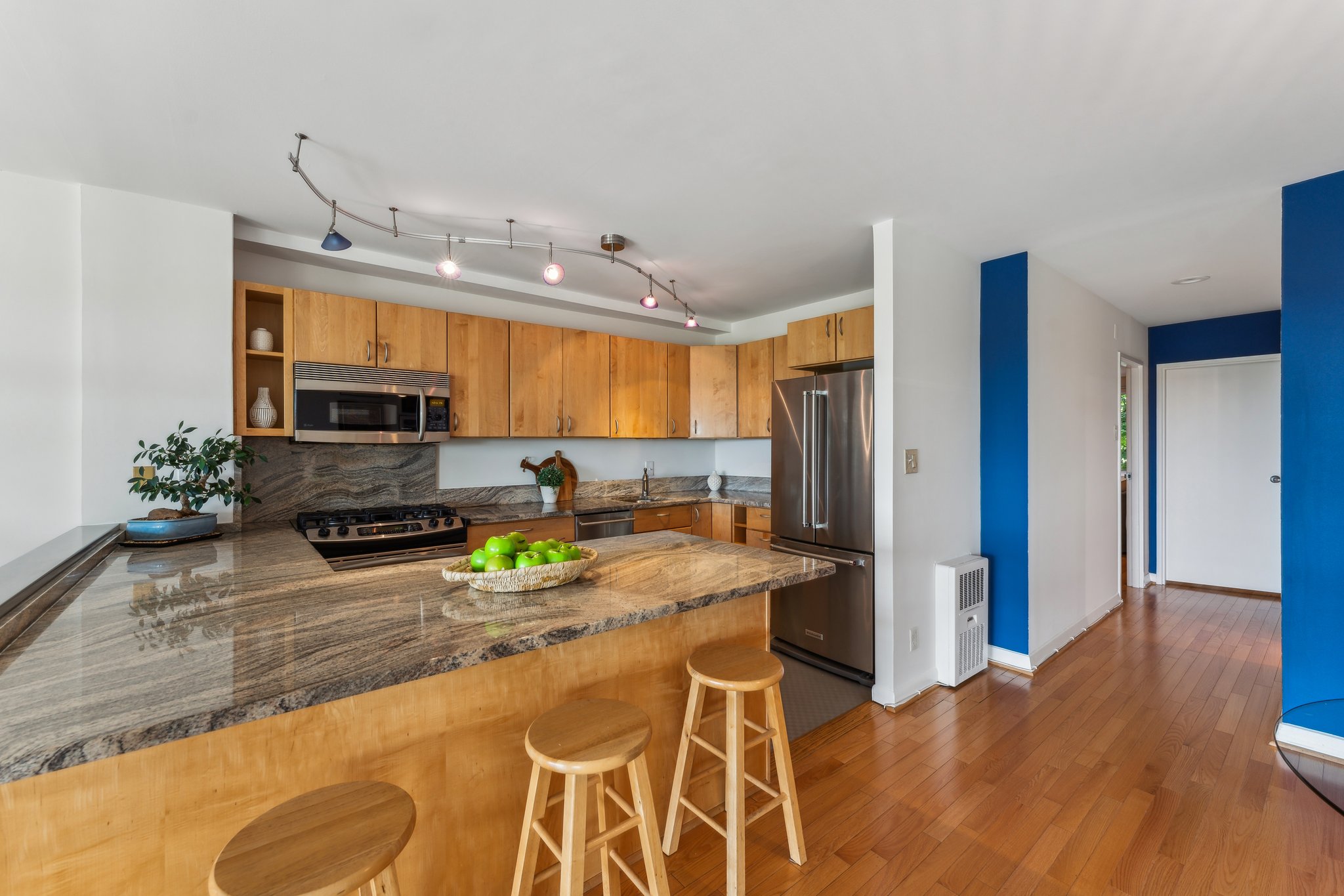 Kitchen/Breakfast Bar