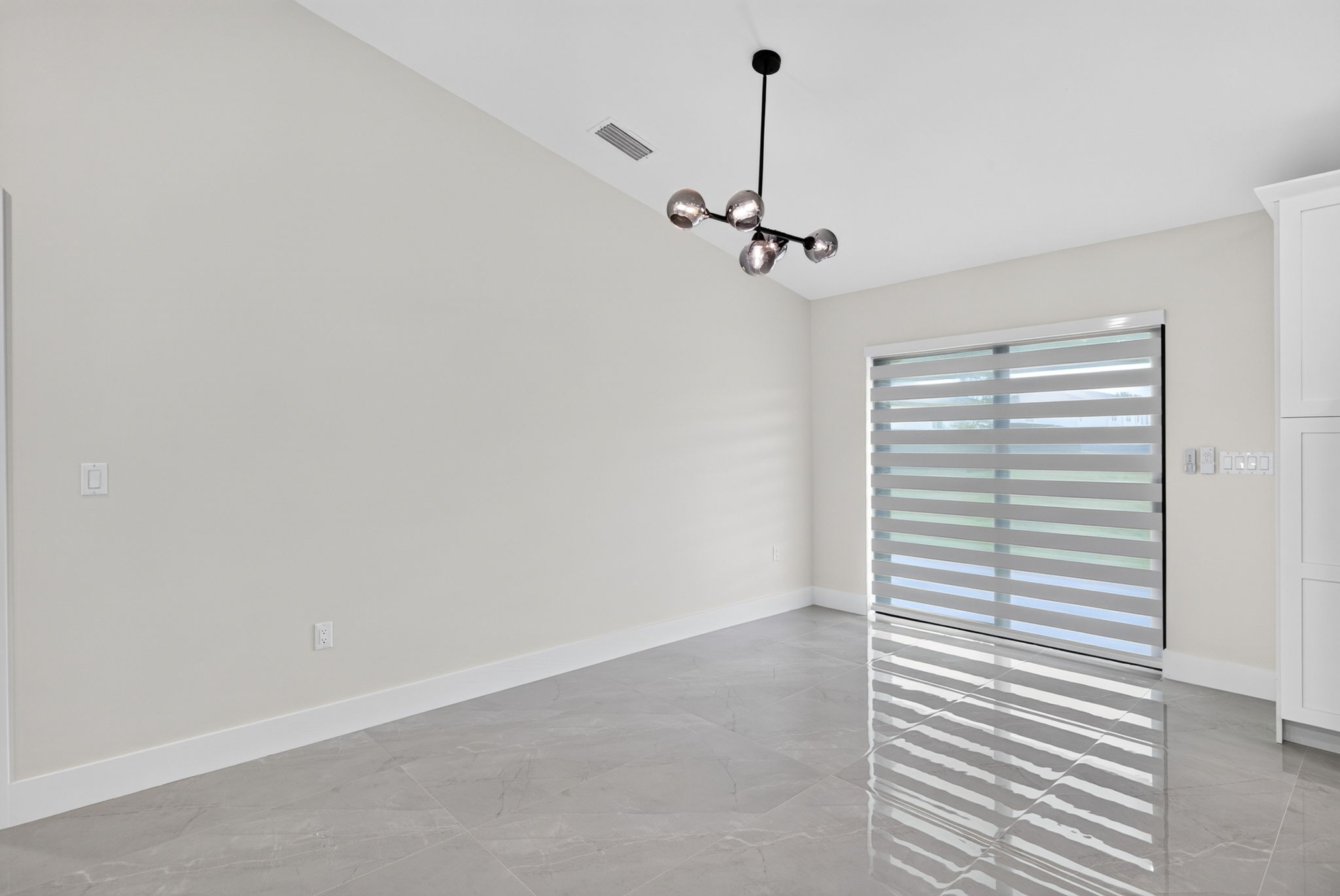 Dining Room 2 of 2
