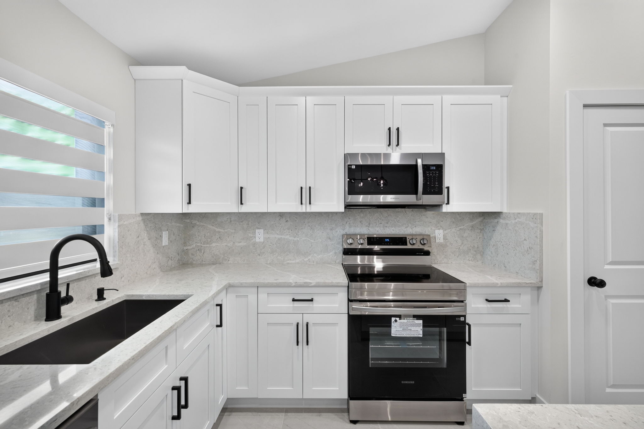 Kitchen 2 of 4