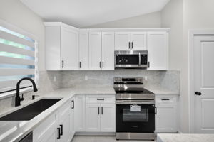 Kitchen 2 of 4