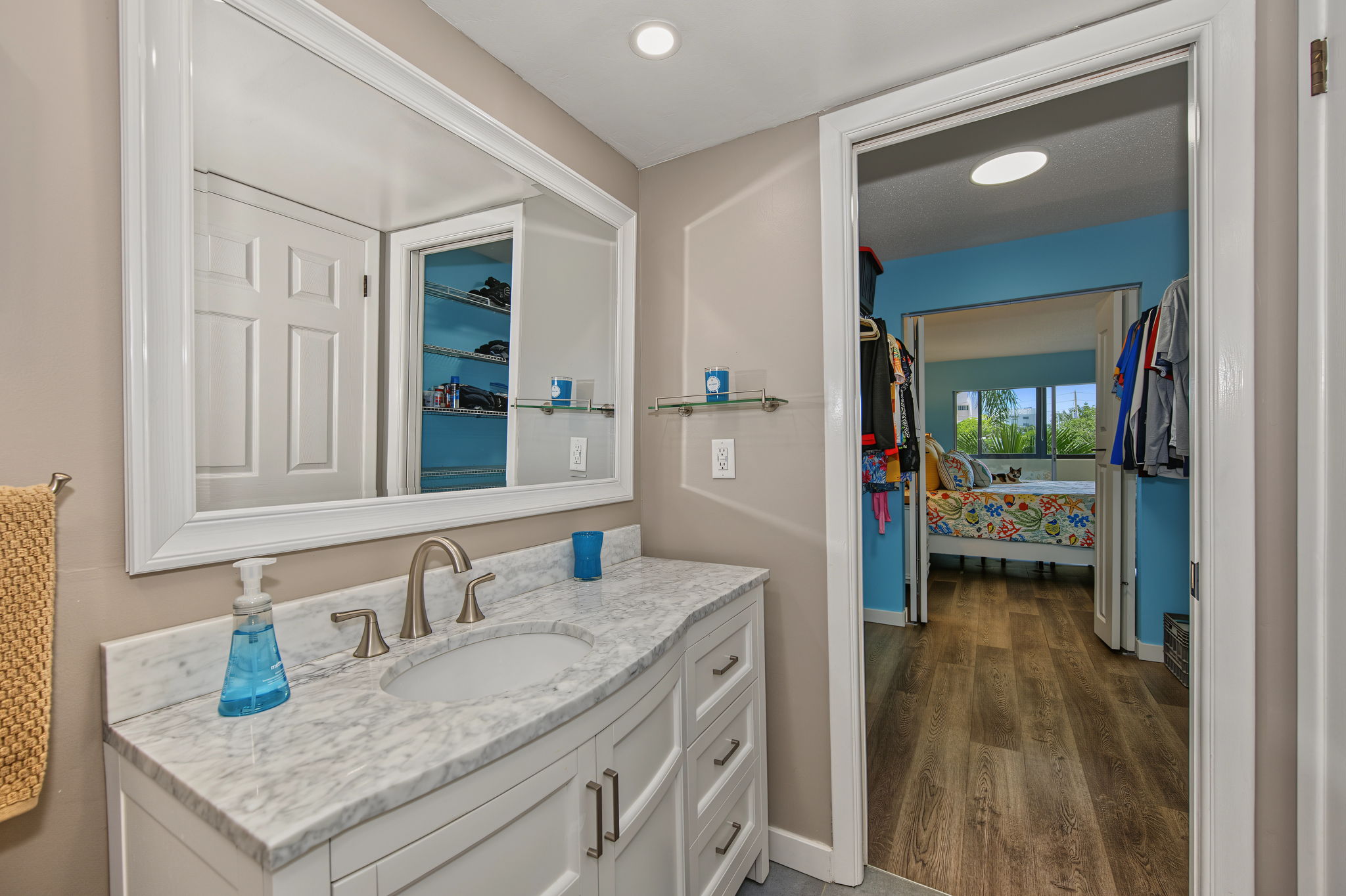 Bathroom 1b-e